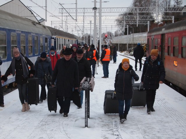 Pociągi wróciły na tory do Zakopanego. Dojeżdżają już na zmodernizowaną stację główną pod Giewontem
