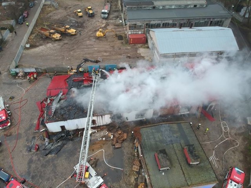 Akcja gaśnicza pożaru przy ul. Robotniczej na zdjęciach z lotu ptaka