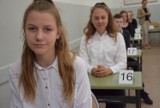 Egzamin Ósmoklasisty 2022. Uczniowie w środę piszą matematykę [ZDJĘCIA]
