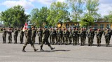 Przysięga wojskowa w Brzegu. 26 absolwentów klas mundurowych ukończyło dobrowolną zasadniczą służbę wojskową [ZDJĘCIA]