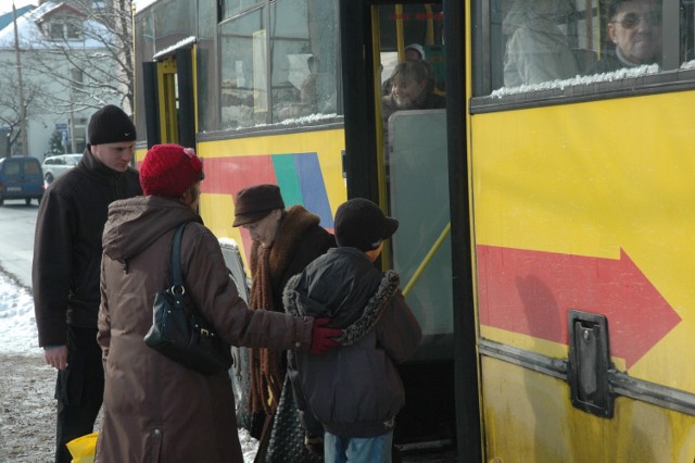 "Siódemka" jeszcze wozi pasażerów do Świątkowizy. Ale władze gminy Fabianki oczekują, że koszty przewozu pasażerów zostaną obniżone.