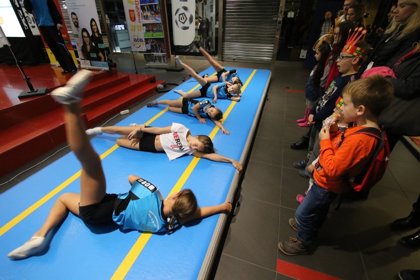 Gwiazdy sportu grały z dziećmi w kieleckiej galerii "Echo" (WIDEO, zdjęcia)
