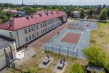 Szkoła Podstawowa nr 20 w Płocku będzie miała nowy kompleks sportowy. Trwa przetarg na wybór wykonawcy