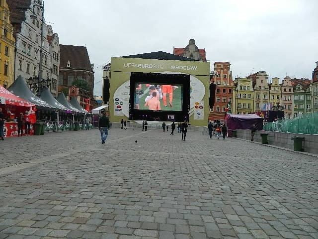 Wrocław: Czwartek w fanstrefie na Rynku (ZDJĘCIA)