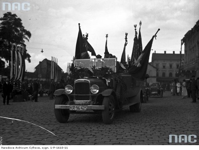 Pędził po drogach ponad 50 lat temu. Zobaczcie samochody z lat 30., 40. i 50. [ZDJĘCIA]