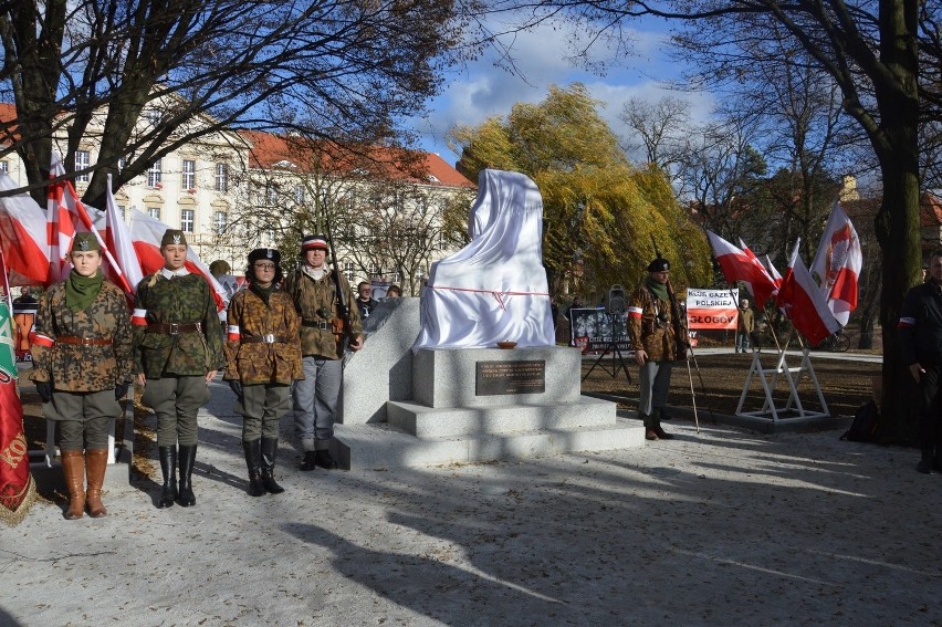 Odsłonili pomnik ku czci walczących o niepodległość [FOTO]