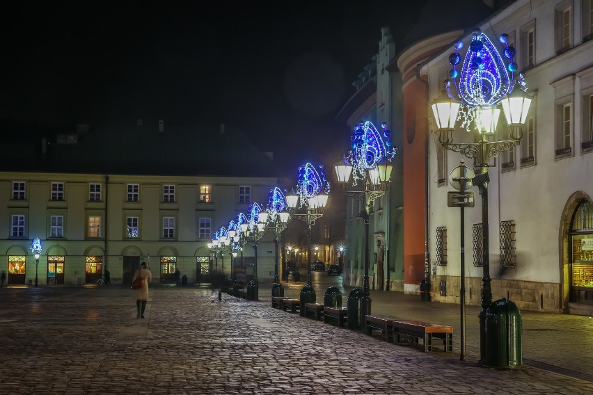 Kraków zaczyna odliczać dni do świąt. Pierwsza iluminacja...