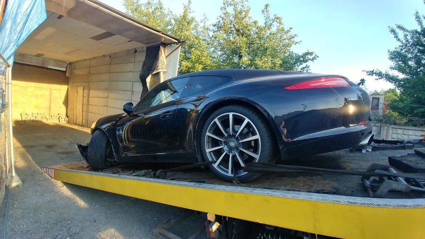 Pracownik myjni samochodowej w Kaliszu ukradł Porsche...