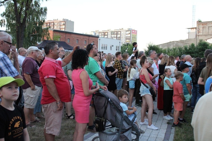 Tłumy na koncercie Patrycji Markowskiej w Ostrowcu Świętokrzyskim. Artystka wystąpiła podczas Festiwalu Wielki Ogień
