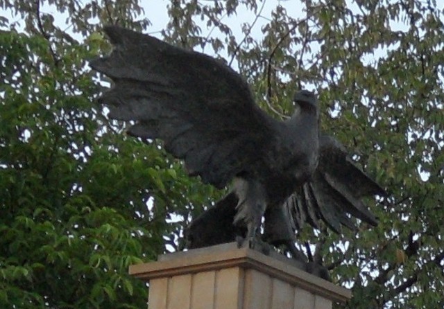 Orzeł na pomniku powstańców śląskich w Czułowie
