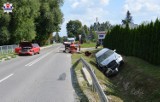 Wypadek w m. Krzywystok. Samochód zderzył się z ciągnikiem rolniczym. 66-latek w szpitalu