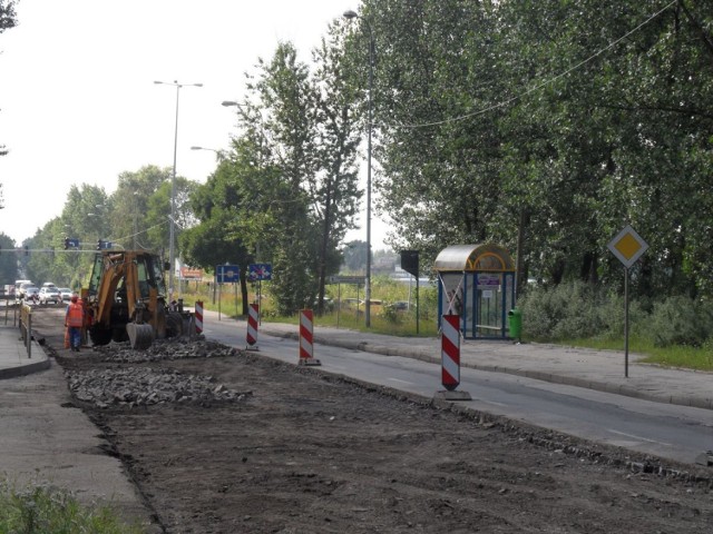 Remont ul. Katowickiej [2014] w Mysłowicach. W środę, 23 lipca, drogowcy przenieśli się na ul. Katowicką, główną arterię miasta (DW934).