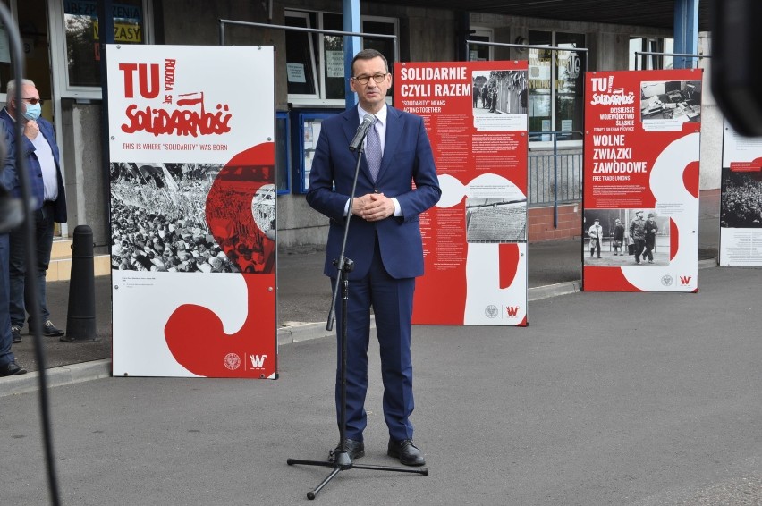 Premier Mateusz Morawiecki złożył kwiaty pod pomnikiem...