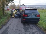 Powiat tarnowski. Wypadek w Gromniku. Na lokalnej drodze bmw zderzyło się ze skodą. Konieczna była pomoc pogotowia