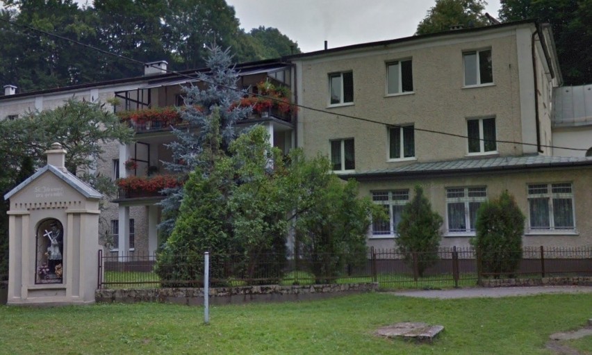 Opiekunka w domu seniora w Porębie zakażona koronawirusem