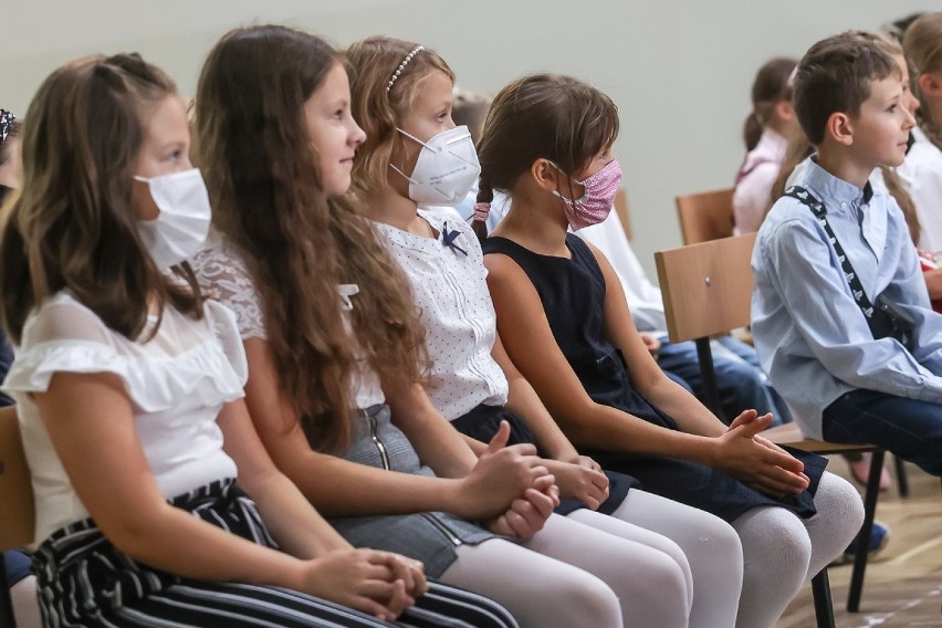 Pierwszy dzwonek już za nami. Naukę w gdańskich szkołach rozpoczęło ponad 82 tysiące uczniów i uczennic