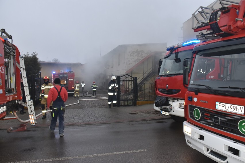 Pożar budynku przy ulicy Marszewskiej w Pleszewie. Mieszkanie spłonęło doszczętnie