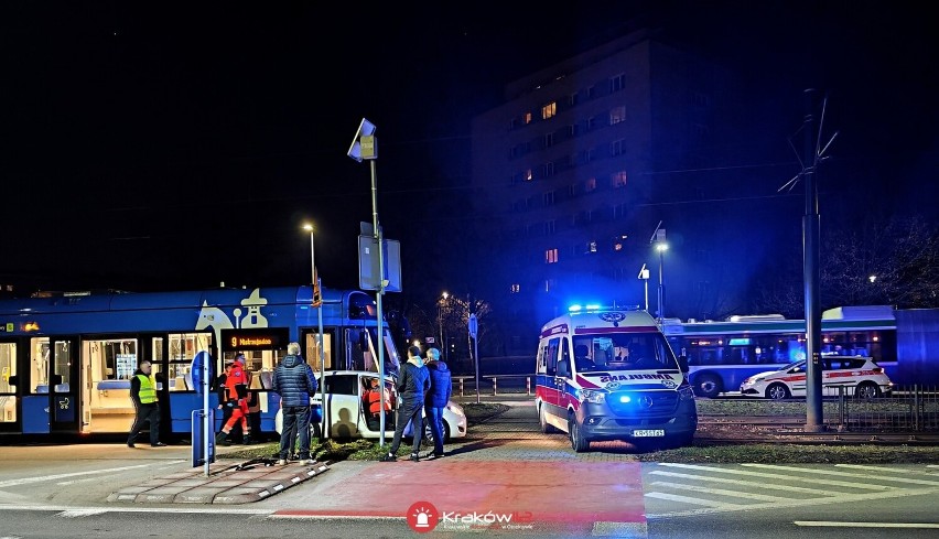 Kraków. Zderzenie samochodu z tramwajem w Nowej Hucie