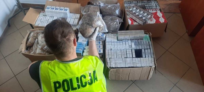 Nielegalny handel w Myszkowie. Policjanci przejęli 30 kg suszu tytoniowego i 36 tys. papierosów bez polskiej akcyzy