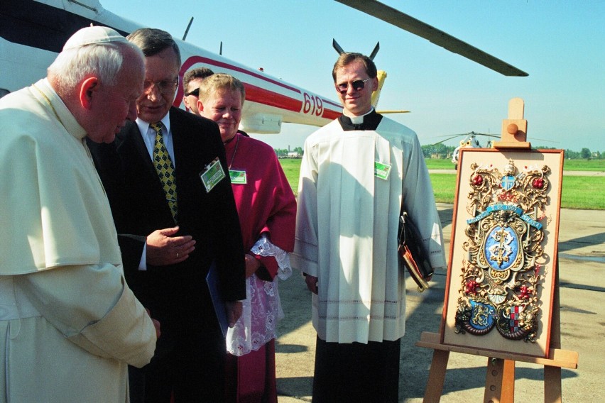 Legnica: Dzisiaj rocznica śmierci papieża Jana Pawła II, zobaczcie zdjęcia