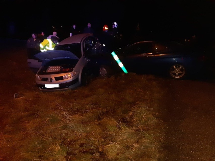 Wypadek w Dusocinie. Zderzyły się dwa samochody i wpadły do rowu