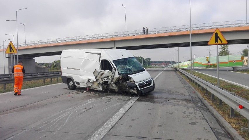 Pijany kierowca dostawczym citroenem wjechał w barierki na...