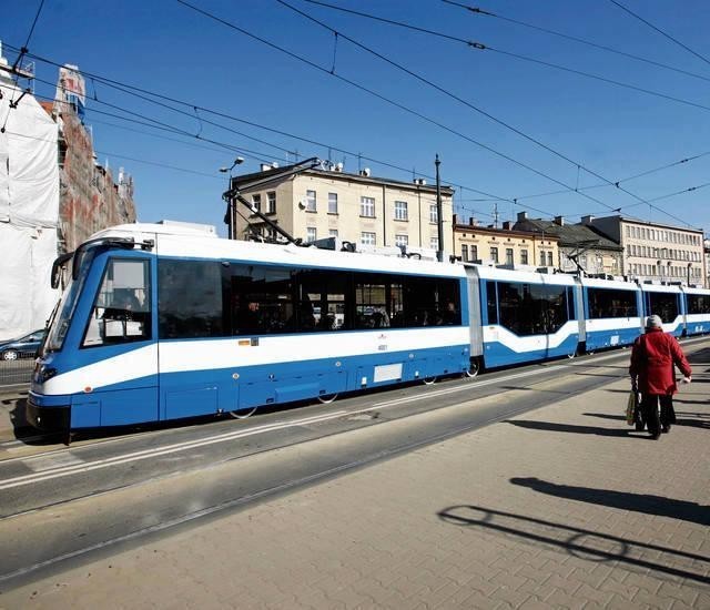 Jesienią 2015 r. po Krakowie ma jeździć 36 nowych długich tramwajów