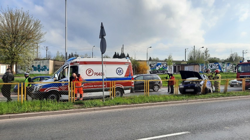 Kalisz: Kierowca stracił przytomność i wjechał w barierki....