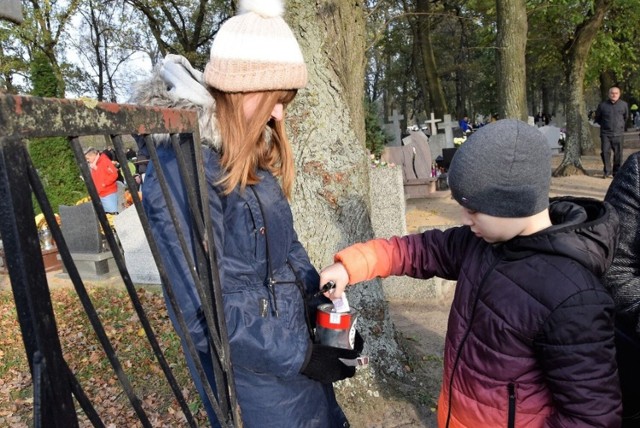 Jak co roku podczas Wszystkich Świętych Fundacja Kalwaria Pakoska organizuje kwestę na terenie cmentarza w Pakości