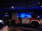 Mężczyzna groził, że skoczy z okna bloku w Ostrowcu Świętokrzyskim. Strażacy rozłożyli skokochron