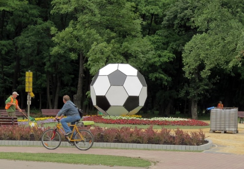 Wrocław: Kolorowy skwer na Euro w parku Zachodnim (ZDJĘCIA)