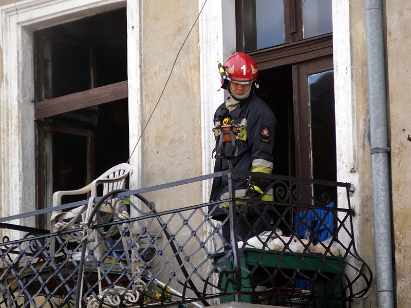 Kalisz: Pożar mieszkania przy ulicy Stawiszyńskiej. FILM i ZDJĘCIA