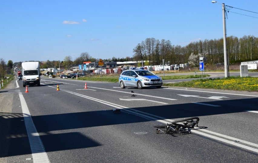 Śmiertelny wypadek na ul. Lwowskiej w Dębicy. Rowerzysta został potrącony przez tira [ZDJĘCIA]