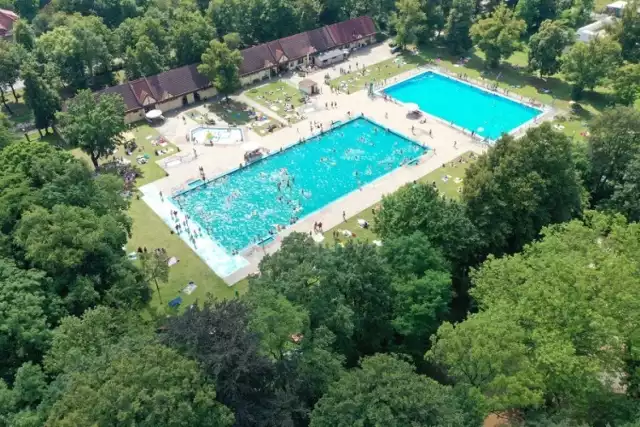 Podpisano umowę dotyczącą gruntownej modernizacji basenu dla pływających w Bytomiu. Zobacz kolejne zdjęcia. Przesuwaj zdjęcia w prawo - naciśnij strzałkę lub przycisk NASTĘPNE >>>