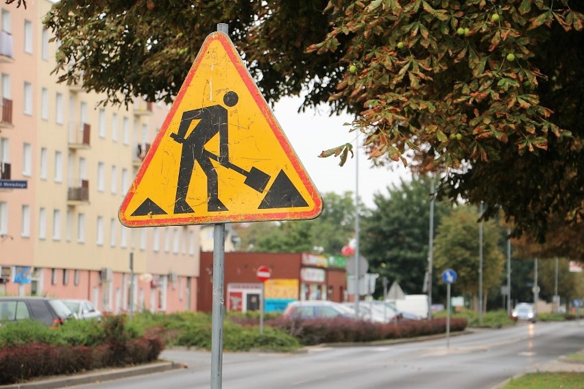 Trwa remont ulicy Słowackiego w Złotowie. Czy skończą do 30 listopada? [ZDJĘCIA]