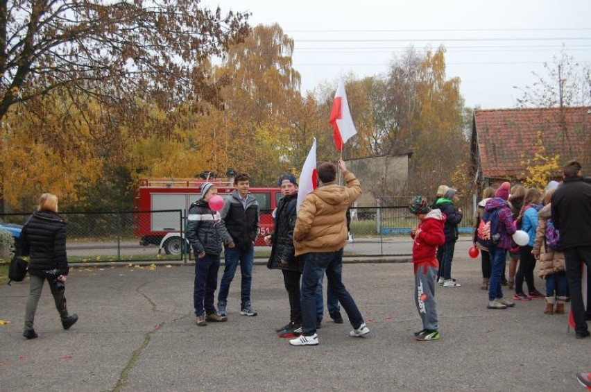 Sztutowo. Marsz Niepodległości ulicami miejscowości