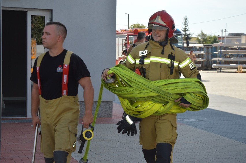 Ćwiczenia strażaków w firmie RAWAG w Rawiczu