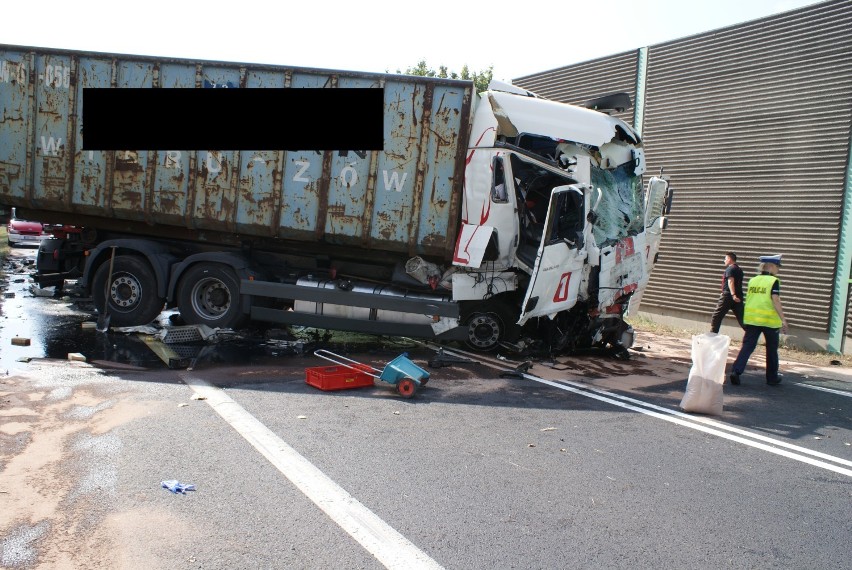 Tragiczny wypadek drogowy na starej ósemce w Wieruszowie. Nie żyje 31-letni mężczyzna[ZDJĘCIA]