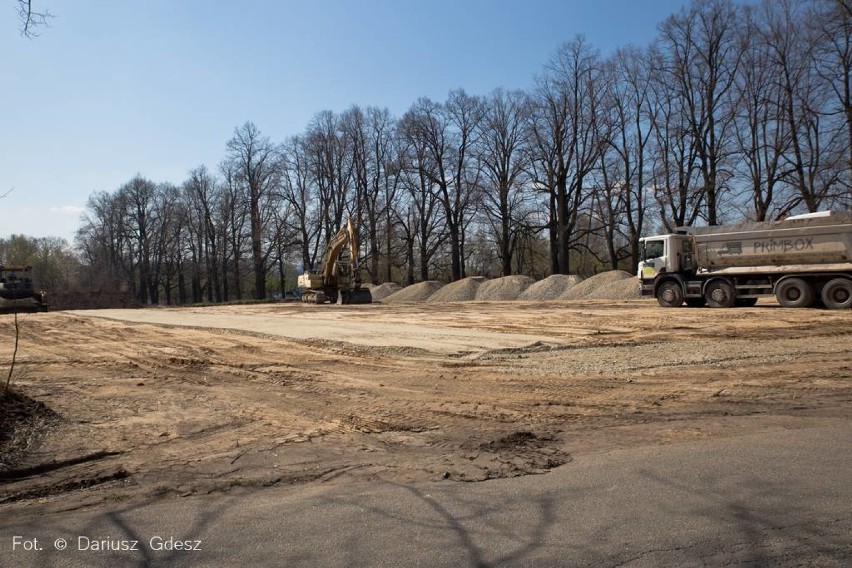 Wałbrzych: Powstaje nowy parking koło Palmiarni [ZDJĘCIA]