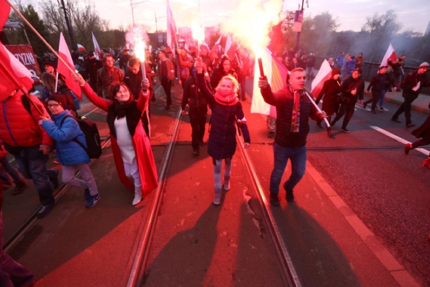 Ratusz złożył zawiadomienie do prokuratury ws. Marszu Niepodległości. Za hasła nawołujące do nienawiści, otwarty ognień i użycie rac