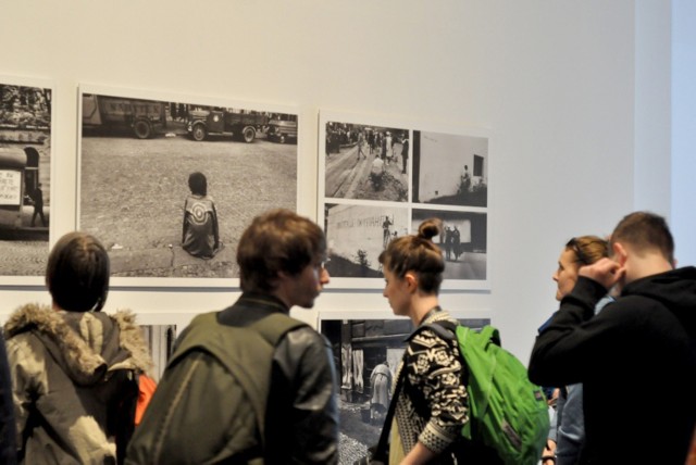 Tradycyjnie na Krakow Photo Fringe składają się propozycje wystaw i wydarzeń nadsyłane do organizatorów Miesiąca Fotografii, z których najoryginalniejsze włączane są do program