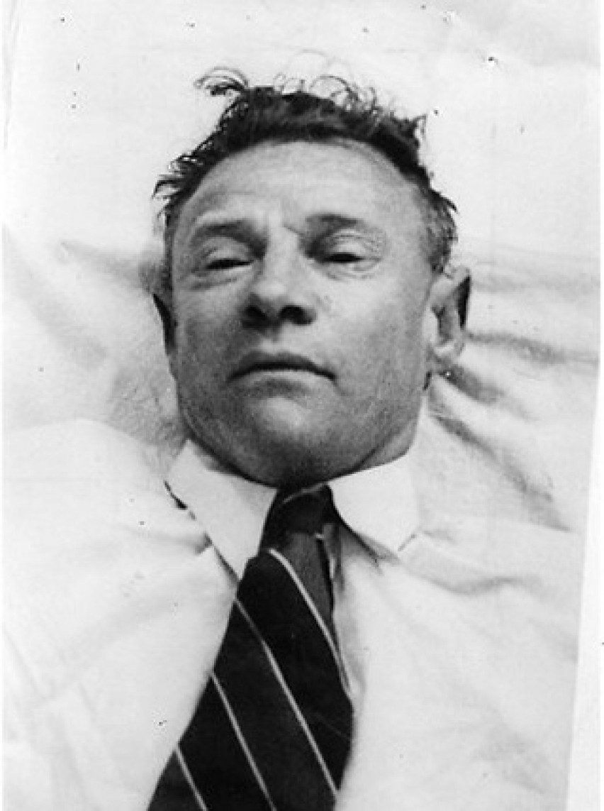 Sprawa Tamam Shud

1 grudnia 1948 roku na australijskiej...