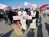 W Kołobrzegu czarna polewka dla rządu i trumna dla gastronomii: protestujemy, bo możemy nie przetrwać 