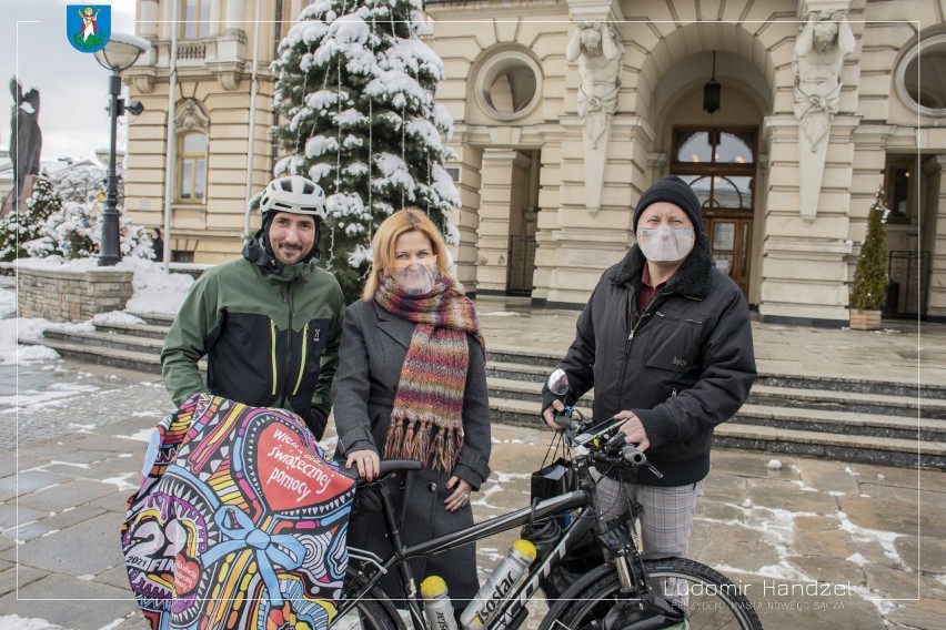 Nowy Sącz. Paweł Małaszko przemierza Polskę na rowerze i zbiera pieniądze na WOŚP [ZDJĘCIA]