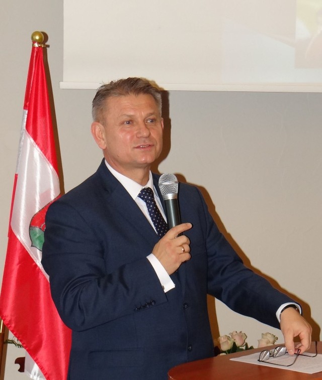 Dyrektorzy zostali upomniani karą dyscyplinującą - mówi starosta Andrzej Stępień