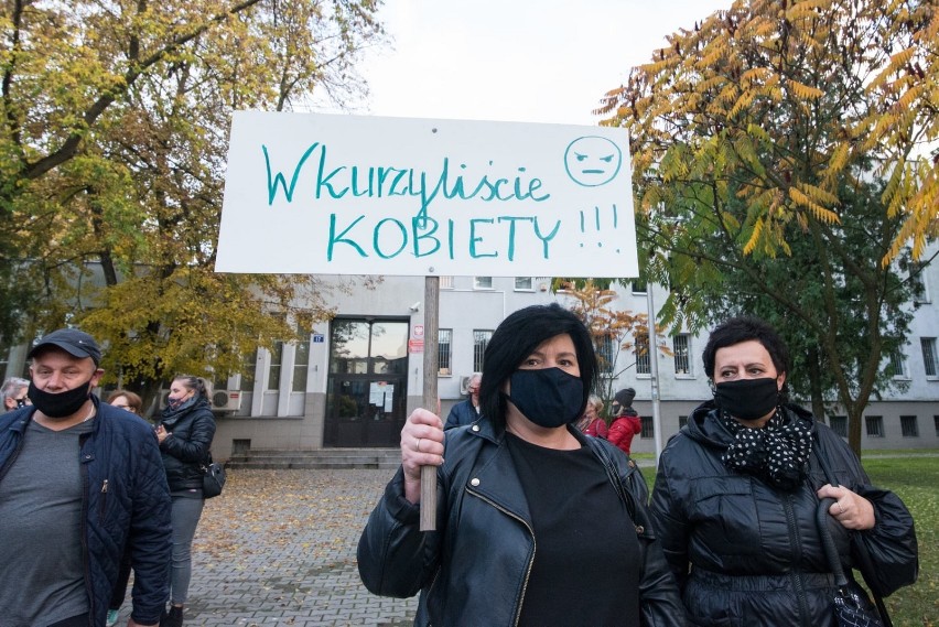 Protest kobiet w Rawie Mazowieckiej. W środę kolejna tura [ZDJĘCIA]
