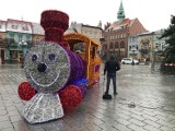 Września: Lokomotywa wjechała na rynek! [FOTO]