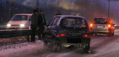 Fatalne warunki na drogach na szczęście nie doprowadziły do śmiertelnych wypadków. Stłuczek jednak było sporo &amp;#8211; ta wydarzyła się na drodze Katowice-Tychy.
