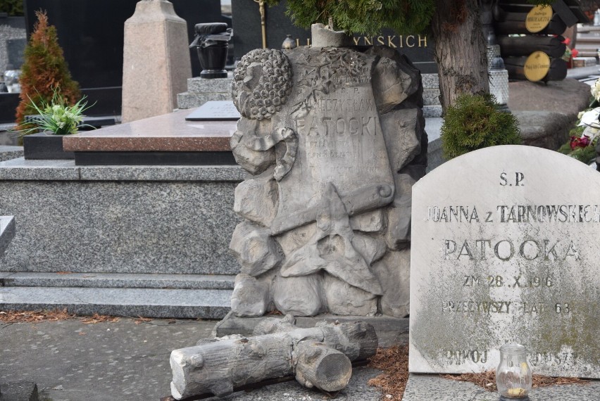 Cmentarz Parafialny w Sieradzu po przejściu nawałnicy