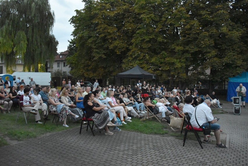 Wieczór hiszpański w Malborku. Odbył się koncert flamenco, a potem w "kinie pod chmurką" został wyświetlony film Pedro Almodóvara